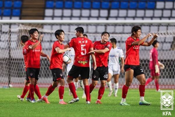 K3리그의 우승 타이틀을 가져간 김해FC. /사진=KFA