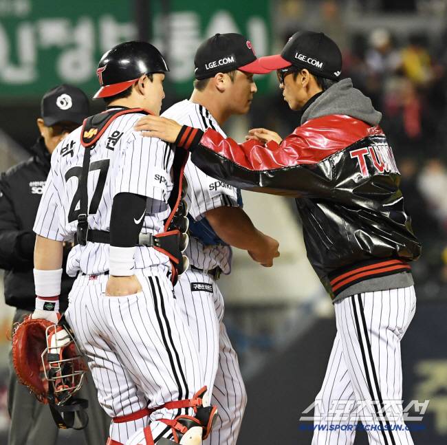 김경태 코치(오른쪽). 스포츠조선DB