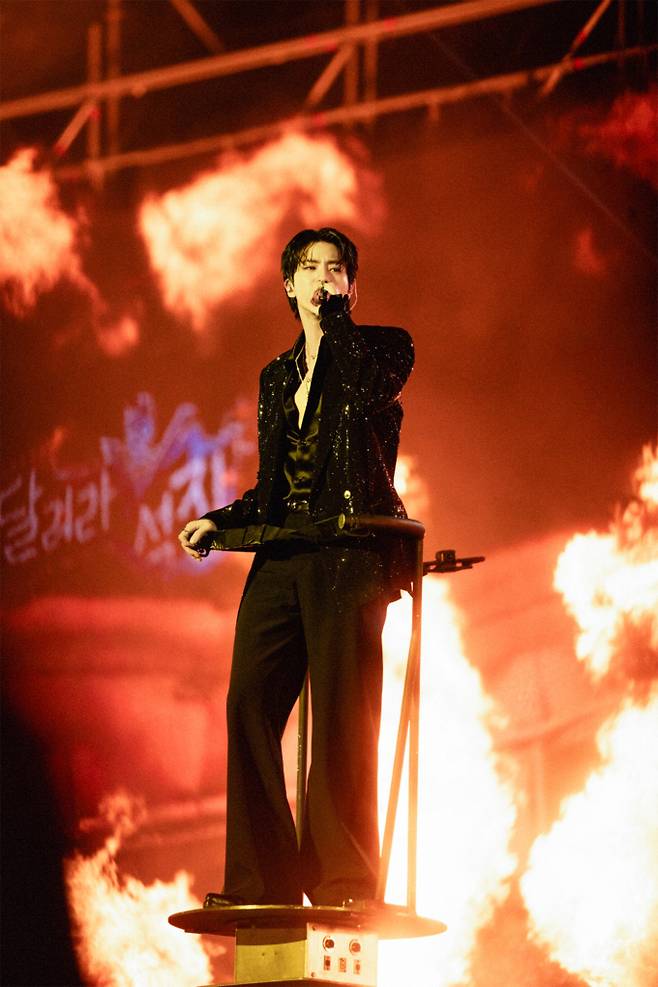 진, 아미와 함께한 앙코르 팬콘의 밤 (제공: 빅히트 뮤직)