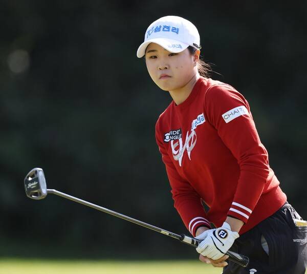 2025년 한국여자프로골프(KLPGA) 투어 에쓰오일(S-OIL) 챔피언십 우승 경쟁을 차지한 고지원 프로가 최종라운드에서 경기하는 모습이다. 사진제공=KLPGA (사진을 무단으로 사용하지 마십시오.)