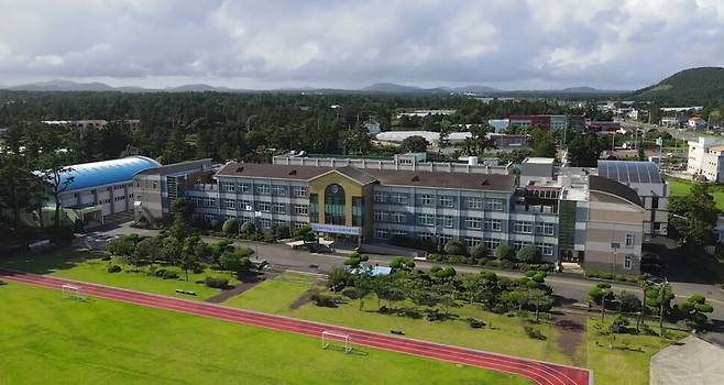 서귀포시 표선면 표선리에 있는 표선고. 제주도교육청 유튜브 갈무리