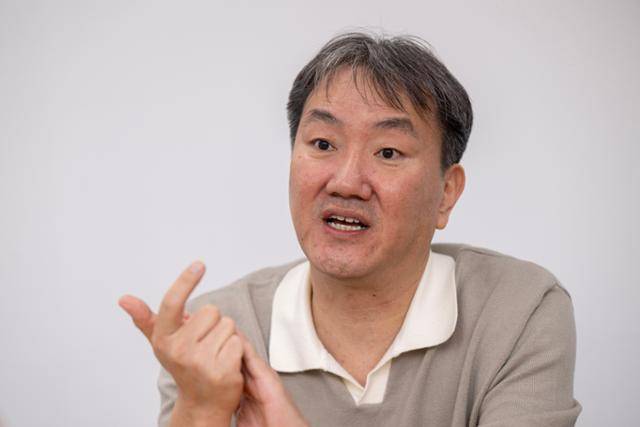 이창용 서울대 언어교육원 강사가 지난달 21일 한국일보와 인터뷰하고 있다. 박시몬 기자