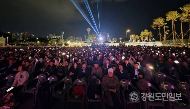 ▲ 1일 강릉하키센터 야외광장에서 시 승격 70주년 기념 강릉시민 대화합 한마당이 열렸다. 황선우 기자