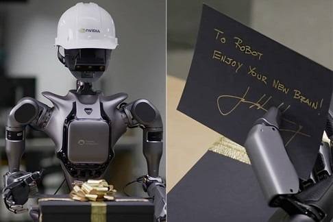 젠슨 황 엔비디아 CEO가 지난 8월 로봇에서 '새로운 두뇌'라며 젯슨 토르 모듈을 선물한 장면. 자료=엔비디아