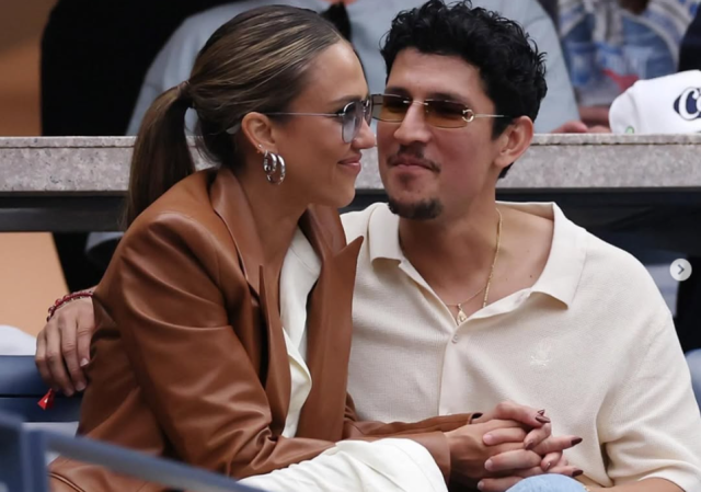 지난 9월 '2025 US 오픈 테니스 챔피언십' 경기를 함께 관람하는 제시카 알바와 대니 라미레즈. /JUSTJARED 소셜미디어