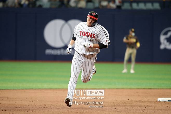 ▲ 고우석을 상대로 홈런을 날린 이재원.