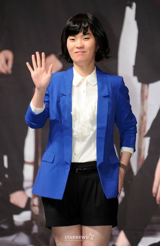 [OSEN=이대선 기자] MBC 일일시트콤 '하이킥! 짧은 다리의 역습' (연출 김병욱,김영기,조찬주) 제작발표회가 8일 오후 서울 논현동 임피리얼 팰리스에서 열렸다.  '하이킥! 짧은 다리의 역습'은 안내상, 윤유선, 박하선, 윤계상, 서지석, 크리스탈, 강승윤, 박지선, 백진희, 이종석, 김지원, 고영욱, 줄리엔 강, 윤건, 이적 등이 출연, 새로운 스타 탄생을 예고하고 있으며, 이에 따라 '하이킥'의 일거수 일투족이 화제가 되고 있다.  짧은 뉴질랜드 로케이션을 마치고, 지난 17일 국내 첫 촬영을 시작한 2011년 하반기 최고의 기대작 '하이킥! 짧은 다리의 역습'은 9월 19일 저녁 7시 45분에 첫방송된다.   / sunday@osen.co.kr /사진=이대선