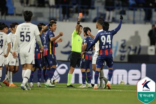 레드카드를 받는 대구 카이오. [한국프로축구연맹 제공. 재판매 및 DB 금지]