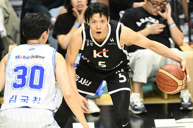 지난 2일 수원 KT소닉붐아레나서 열린 한국가스공사와의 경기서 KT 김선형이 공격 기회를 엿보고 있다. 사진=KBL