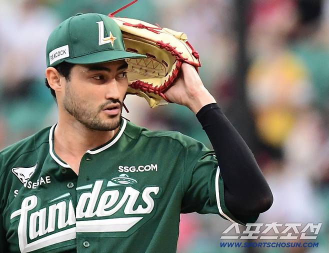 5일 인천 SSG랜더스필드에서 열린 SSG와 롯데의 경기. 선발 투구하고 있는 SSG 화이트. 인천=송정헌 기자songs@sportschosun.com/2025.09.05/