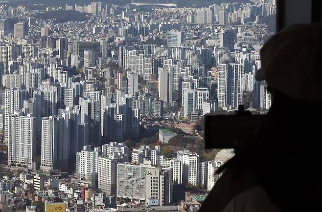 3일 남산에서 바라본 서울시내 아파트 단지. /연합뉴스
