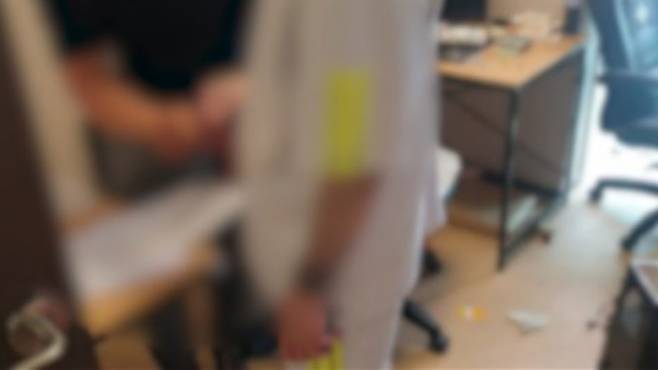 A씨 등의 사무실 압수수색 하는 경찰 [경기남부경찰청 제공]