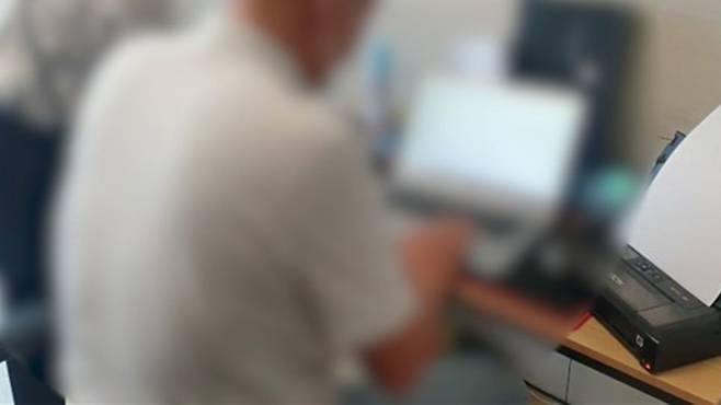 A씨 등의 사무실 압수수색 하는 경찰 [경기남부경찰청 제공]