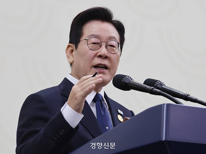 이재명 대통령이 지난 1일 경북 경주 APEC 국제미디어센터에서 열린 공식기자회견에서 발언을 하고 있다. 김창길 기자