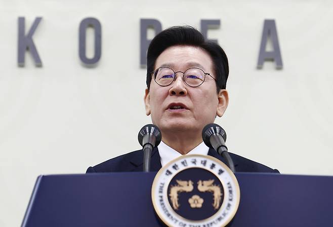 이재명 대통령이 2025 아시아태평양경제협력체(APEC) 정상회의 폐막일인 1일 오후 경북 경주화백컨벤션센터(HICO) 인근 국제미디어센터(IMC)에서 기자회견을 하고 있다. [뉴스1]