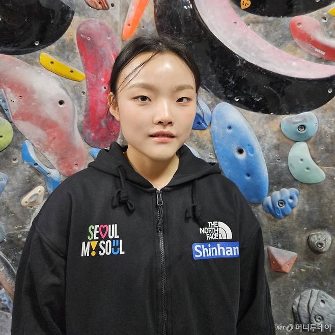 서채현(서울시청·노스페이스 애슬리트팀)선수가 지난달 28일 서울 영등포구 서종국 클라이밍짐에서 인터뷰를 하고 있다. /사진=정세진 기자