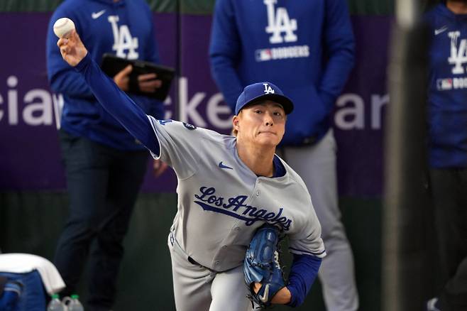 투수 부문 역대 최고액에 이적한 야마모토 요시노부가 몸값에 걸맞는 맹활약을 펼쳤다. 사진은 다저스에서 활약 중인 야마모토. /사진=로이터
