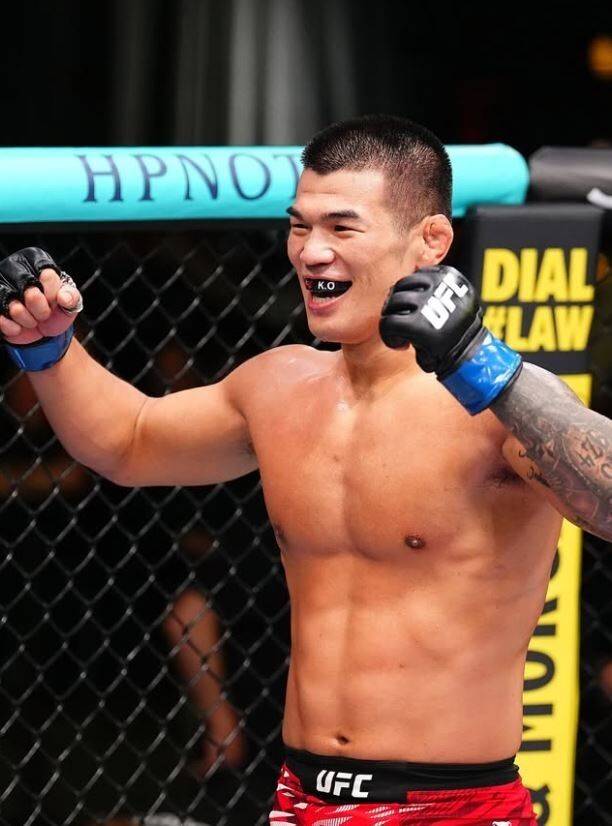 고셕현이 필 로를 꺾고 기뻐하고 있다. /UFC 제공