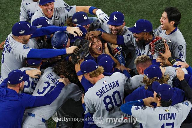 월드시리즈 우승을 차지한 LA 다저스 선수단./게티이미지코리아