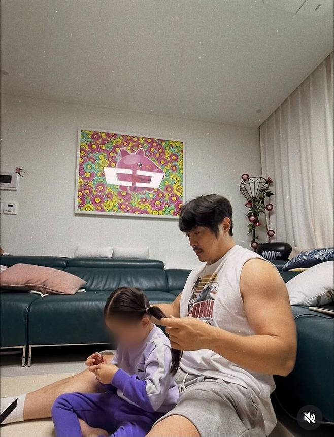 [서울=뉴시스] 가수 KCM이 딸과의 근황을 공개했다. (사진=KCM 인스타그램 캡처) 2025.11.03. photo@newsis.com *재판매 및 DB 금지