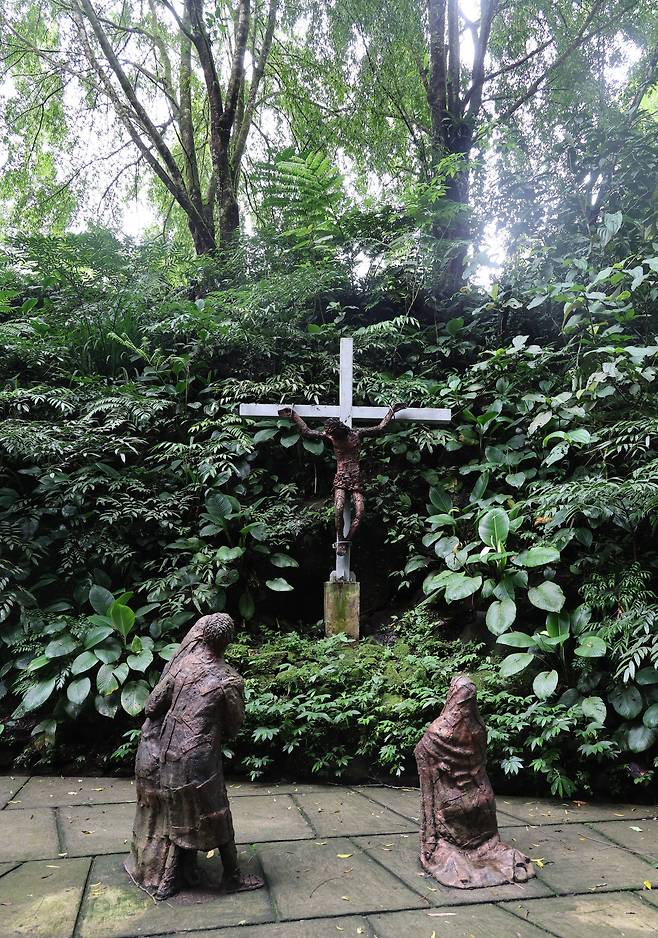 토모혼(Tomohon) '예수 고난의 길' 조형 트레킹코스