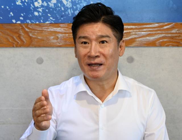 이상봉 씨가 서울경제신문과의 인터뷰에서 “병역명문가에 선정된 것은 가문의 명예이자 가족 모두의 자부심”이라고 말하고 있다. 성형주 기자