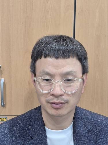 연합뉴스와 인터뷰 중인 조윤환 고아권익연대 대표  [윤근영 기자 촬영]