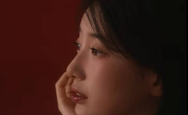 어반자카파 '스테이' 뮤직비디오 출연한 수지 [어반자카파 공식 유튜브 캡처. 재판매 및 DB 금지]