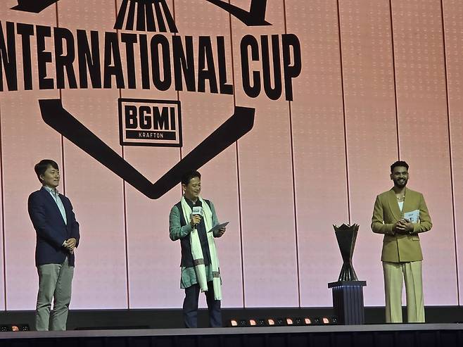 축사하는 임상우 주인도 부대사     (뉴델리=연합뉴스) 김주환 기자 = 임상우 주인도 부대사 겸 총영사(가운데)가 2일 2일(현지시간) 인도 뉴델리 야쇼부미 컨벤션 센터에서 열린 '배틀그라운드 모바일 인디아(BGMI)' e스포츠 국제대회 'BMIC 2025' 개막식에 참석해 인사하고 있다. 왼쪽은 손현일 크래프톤 인도법인 대표. 2025.11.2 jujuk@yna.co.kr