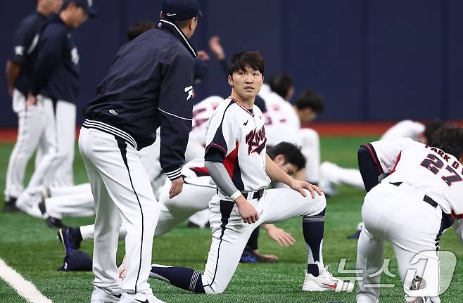 야구대표팀 박해민이 4일 서울 고척스카이돔에서 훈련을 하고 있다. 류지현 감독이 이끄는 대표팀은 오는 8,9일 체코에 이어 15,16일에 일본과의 평가전 경기를 치를 예정이다. 2025.11.4/뉴스1 ⓒ News1 김성진 기자