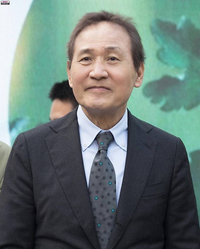 소속사 아티스트컴퍼니가 지난 2023년 공개한 안성기의 근황. 사진 | 아티스트컴퍼니 SNS