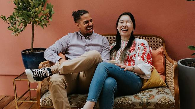 연구에 따르면 우리의 목소리는 각 언어가 요구하는 문화, 맥락, 정체성에 맞게 달라진다