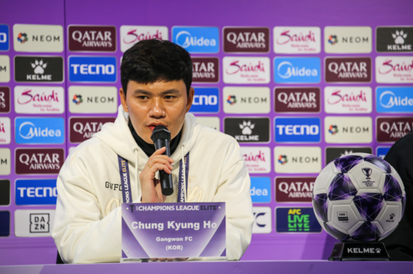 정경호 강원FC 감독. 한국프로축구연맹 제공