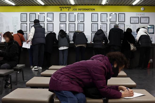 A job seeker fills out documents at an employment center in Seoul in November of 2024, as prolonged sluggish domestic demand has pushed overall employment conditions — particularly in sales positions — back to levels seen during the Covid-19 pandemic. [YONHAP]