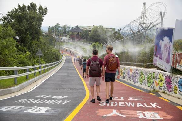 파주관광사진공모전에서 대상을 받은 박환숙씨의 ‘평화를 위해 걷다’. 파주시 제공