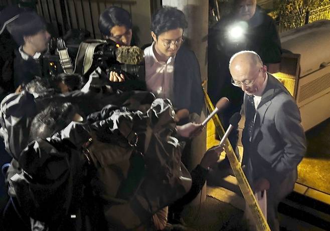 26년 전 발생한 일본 나고야시 주부 피살사건의 용의자가 체포된 뒤 피해자 남편이 지난 1일 현지 언론의 취재에 응하고 있다. [연합뉴스]