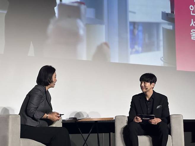 [서울=뉴시스] 전병훈 기자 = 김병훈 에이피알 대표가 19일 서울 코엑스에서 열린 아마존 뷰티 인 서울 2025' 행사에서 '지금 가장 사랑받는 뷰티 브랜드, 메디큐브의 성공 DNA' 주제로 강연하고 있다. *재판매 및 DB 금지