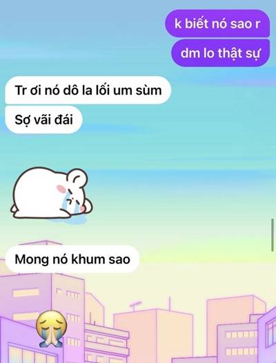 ▲뚜안 씨가 단속 당시 친구에게 보낸 문자. 흰색이 뚜안 씨가 보낸 문자다. 순서대로 "그 사람(단속반원)이 갑자기 소리 지르며 들어와서 난리였어", "너무 놀라서 죽는 줄 알았어", "제발 아무 일 없으면 좋겠어" 등의 내용이다. ⓒ프레시안(손가영)