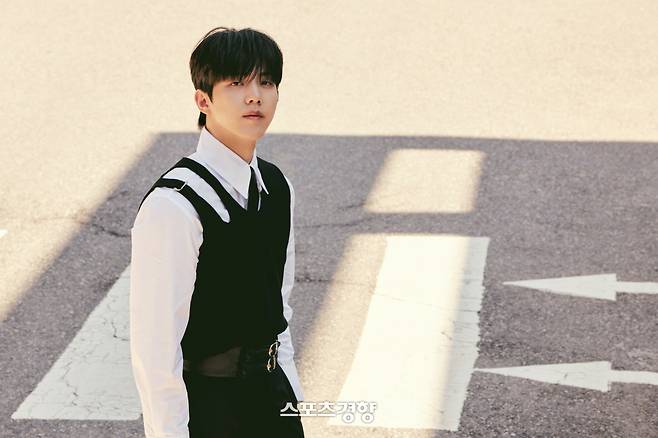 데이식스 멤버 도운. JYP엔터테인먼트 제공