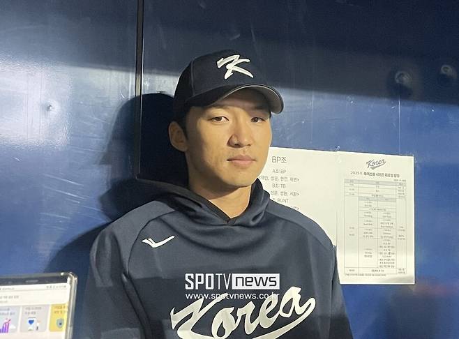 ▲ 한국 야구대표팀 주장으로 선임된 LG 트윈스 캡틴 박해민이 4일 서울 고척스카이돔에서 훈련을 마친 뒤 인터뷰에 임하고 있다. ⓒ최원영 기자