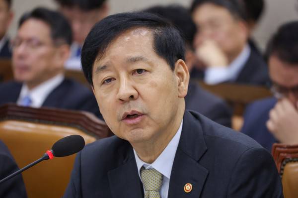 ​구윤철 경제부총리 겸 기획재정부 장관이 30일 서울 여의도 국회 기획재정위원회에서 열린 2025년도 종합 국정감사에서 10.15 부동산 대책과 관련해 답변하고 있다. 2025.10.30