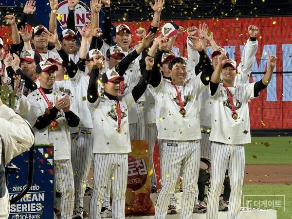 LG 트윈스 우승 세리머니(사진=더게이트 배지헌 기자)