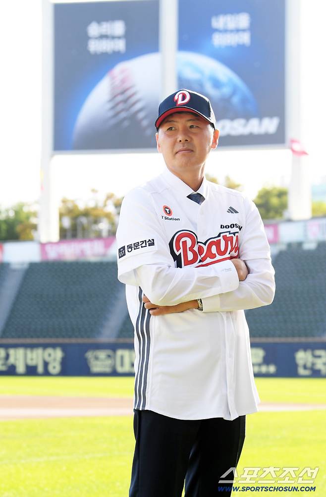 두산 베어스 김원형 감독 취임식이 23일 잠실구에서 열렸다. 김원형 감독이 포즈를 취하고 있다. 잠실=박재만 기자 pjm@sportschosun.com/2025.10.23/