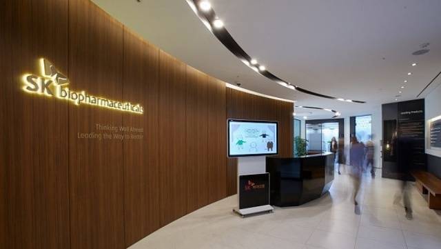 SK바이오팜은 올해 3분기 매출 1917억원, 영업이익은 701억원을 달성했다고 5일 공시했다. /SK바이오팜