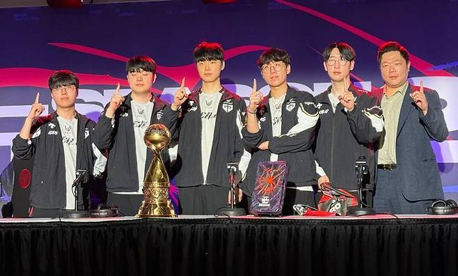젠지가 지난 7월 13일(한국 시각) 캐나다 밴쿠버에서 열린 2025 미드 시즌 인비테이셔널(MSI) 결승전에서 T1을 세트 스코어 3대 2로 꺾고 2년 연속 우승을 차지했다. ⓒ데일리안 황지현 기자