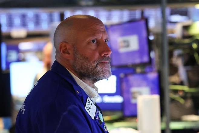 인공지능(AI) 거품론 재확산 속에 팔란티어, 엔비디아 등 AI 관련주들이 된서리를 맞으면서 4일(현지시간) 뉴욕 증시 3대 지수가 일제히 하락했다. AFP 연합