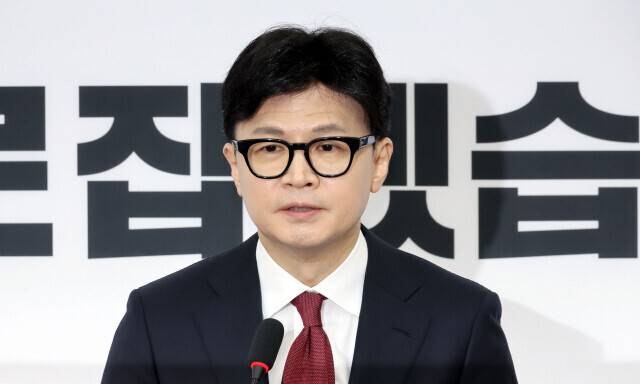 한동훈 국민의힘 대표가 2024년 12월12일 오전 서울 여의도 국회에서 윤석열 대통령 탄핵과 관련한 긴급 기자회견을 하고 있다. 김경호 선임기자 jijae@hani.co.kr