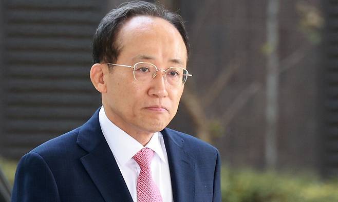 국회의 계엄해제 의결을 방해한 의혹을 받는 추경호 전 국민의힘 원내대표가 30일 오전 서울 서초구 서울고등검찰청에 마련된 내란 특검팀 사무실에 피의자 신분으로 첫 출석하고 있다. 정용일 선임기자 yongil@hani.co.kr