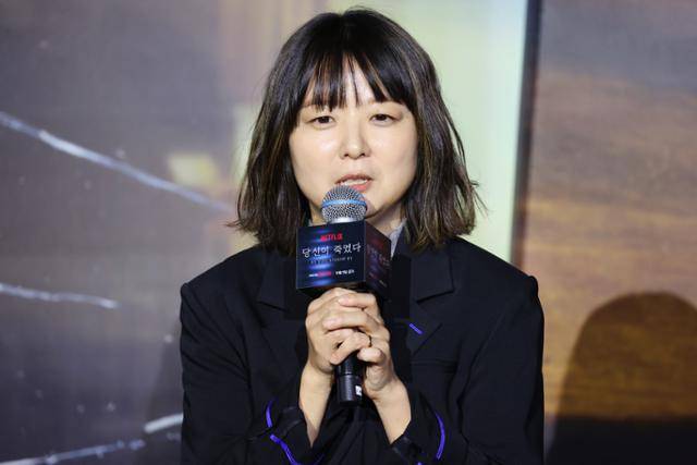 이정림 감독이 5일 서울 용산구 CGV용산아이파크몰에서 열린 넷플릭스 시리즈 '당신이 죽였다' 제작발표회에서 인사말을 하고 있다. 연합뉴스