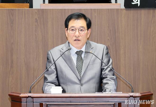 충남도의회 이재운 의원(계룡‧국민의힘)이 5일 제362회 정례회 1차 본회의에서 5분 발언을 하고 있다.